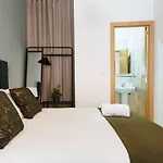 Chiqui And Vicente Suite Apartments